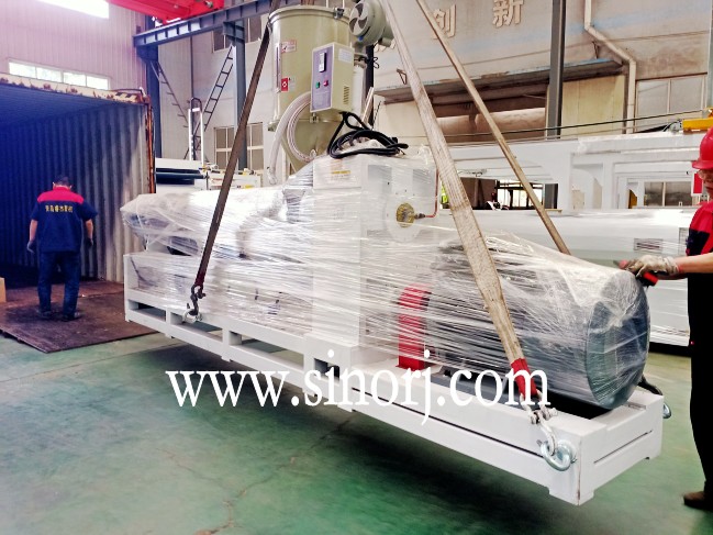 前幾天abs管材生產線，今天UV大理石板生產線，過兩天格柵板生產線裝柜裝柜發貨發貨